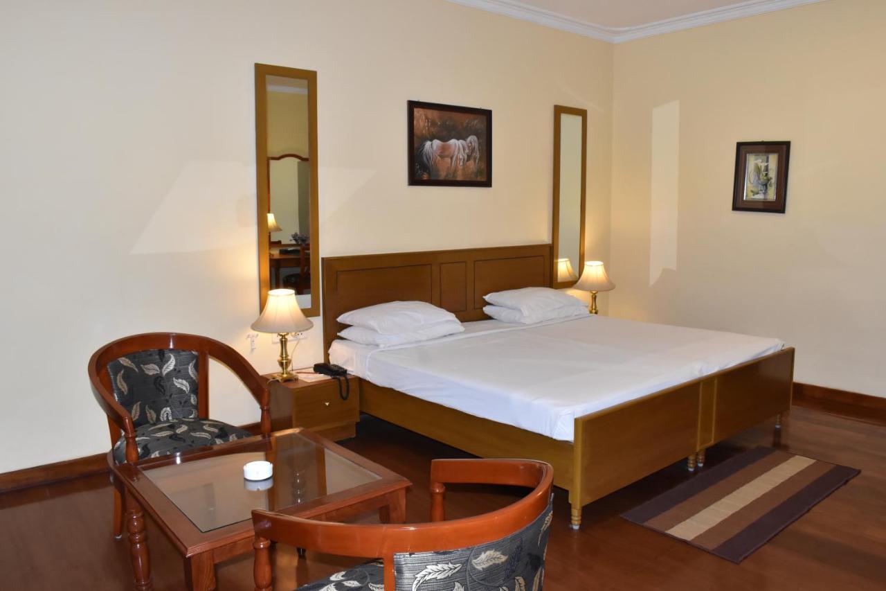 Hotel The Royal Residency Bodh Gaya Esterno foto